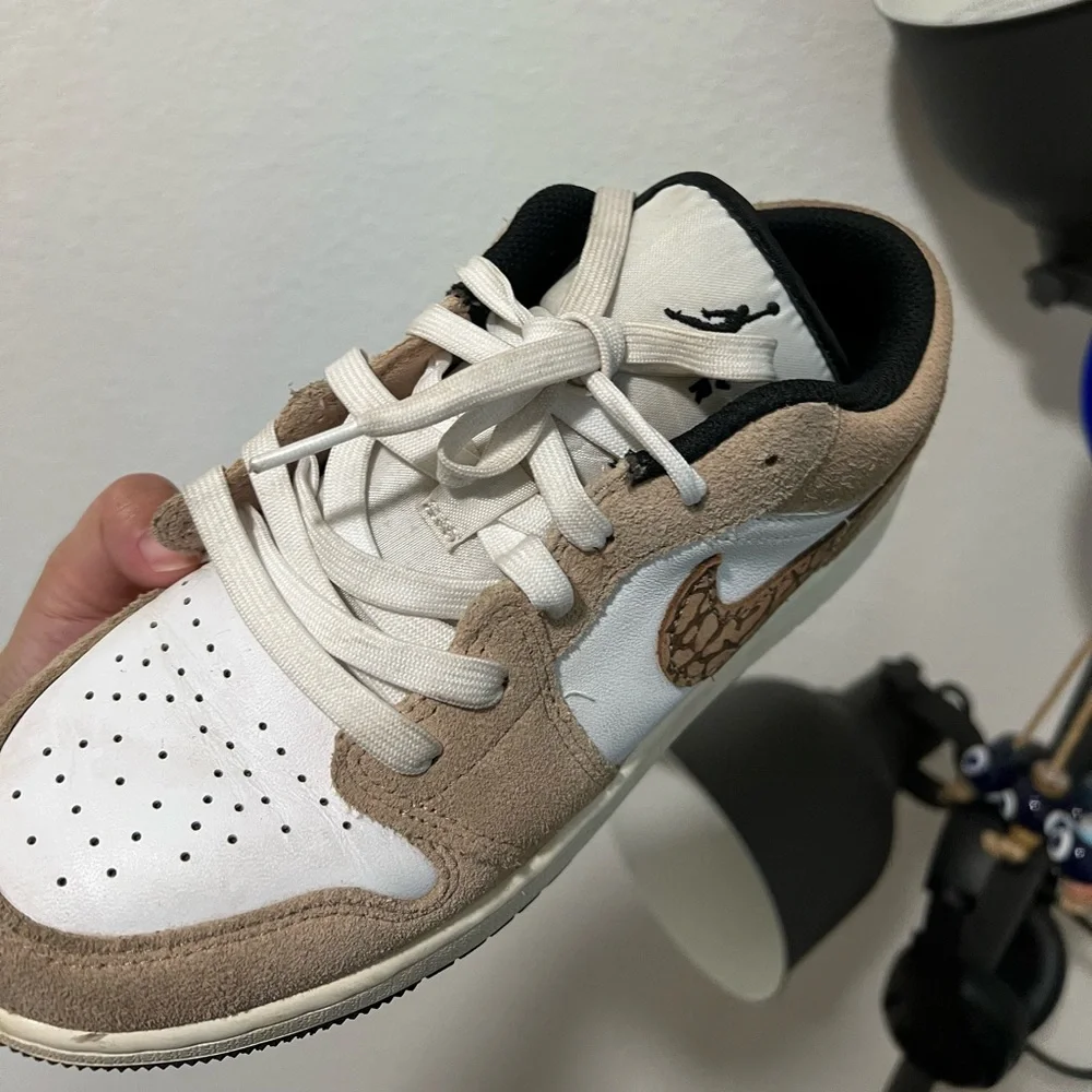 NIKE JORDAN 1 Low SE Brown Elephant Sneakers - Picture 11 of 16